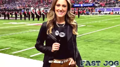 Allison Williams Steps Up as NFL Sideline Reporter for Fox